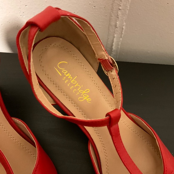 Cambridge Select Red Heels with straps - Picture 6 of 9